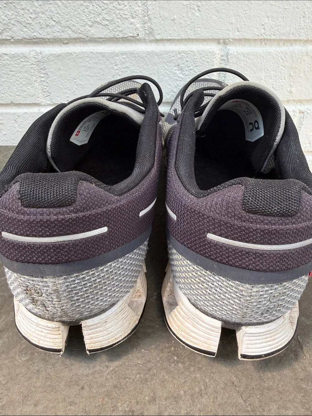 On Cloudswift Men's Athletic Shoes in Black and Gray
